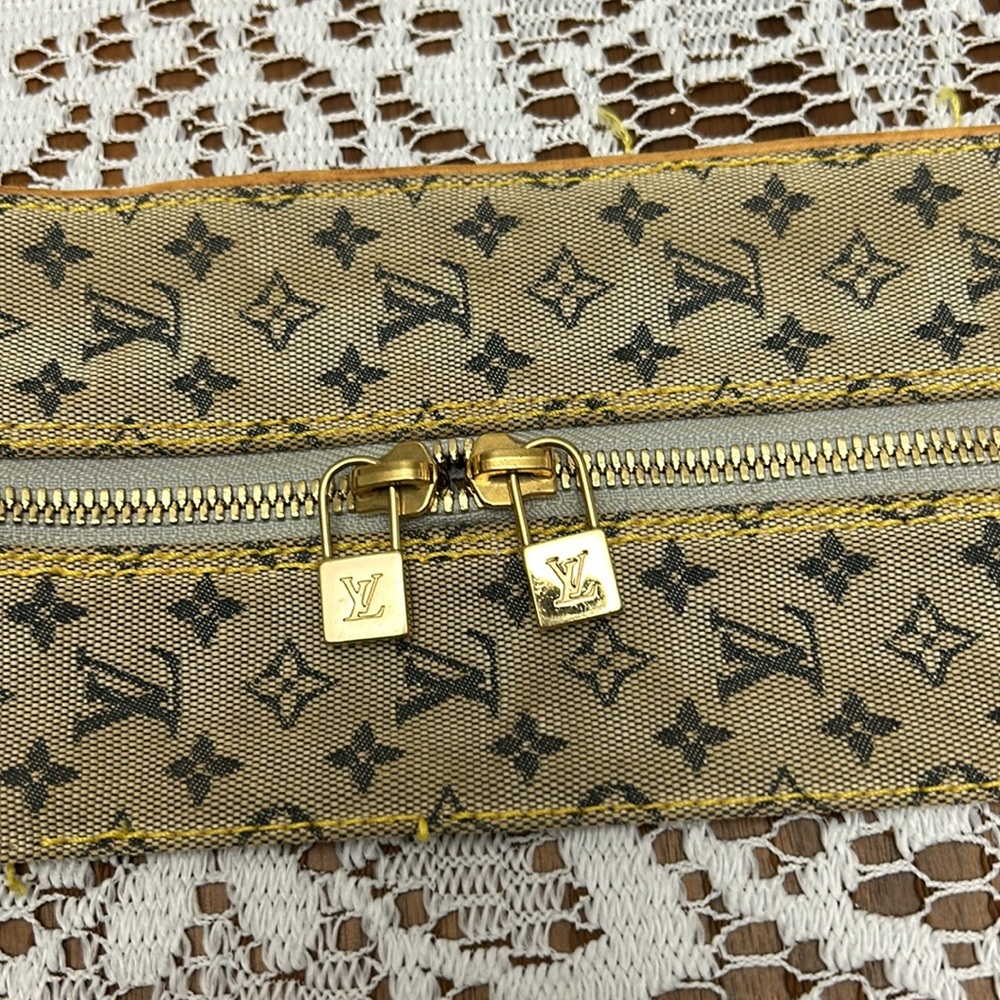 Louis Vuitton Marie Sachtel Mini
Blue Canvas Monogram parts